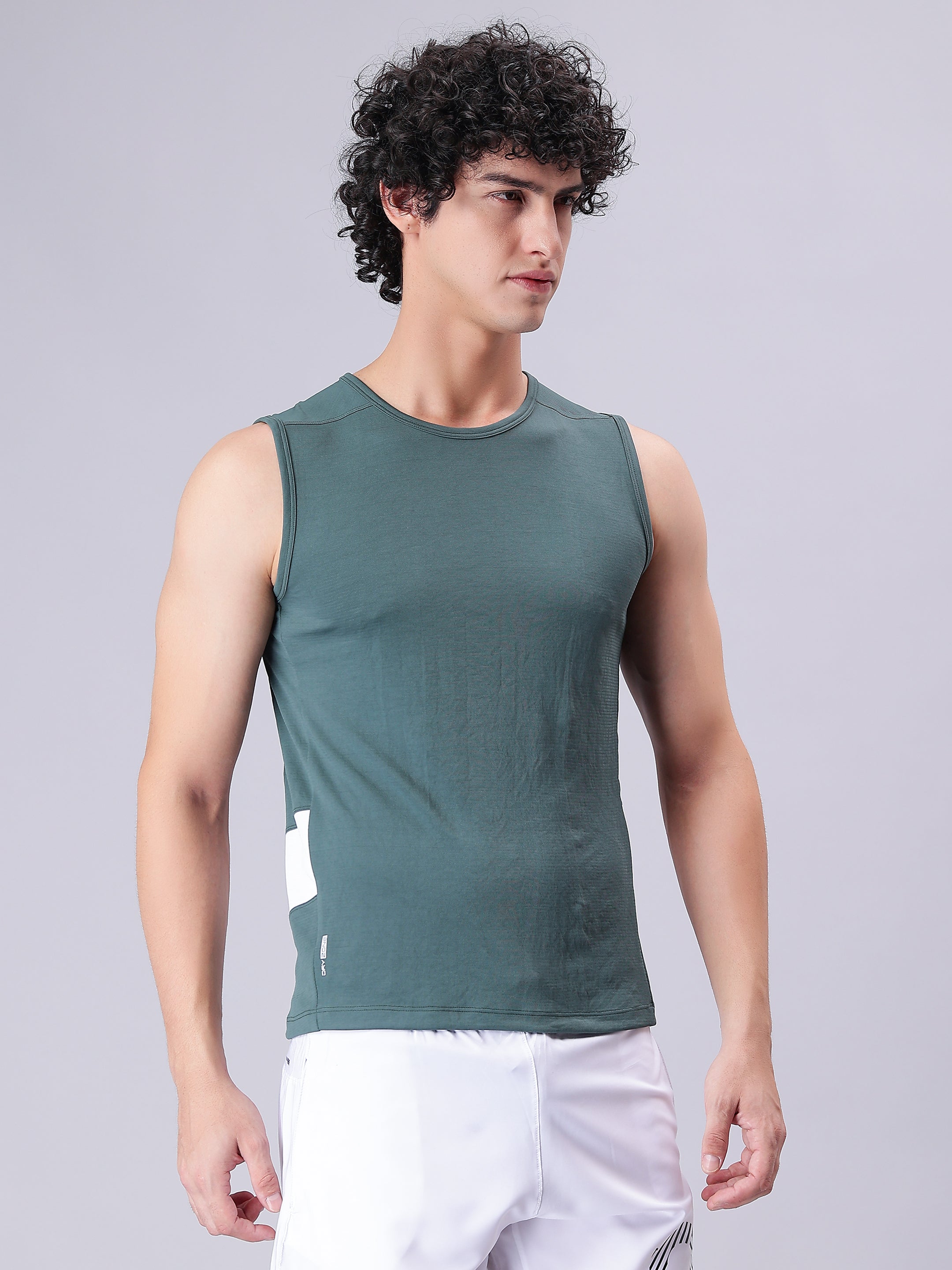 T3M10 - Musclefit Tank